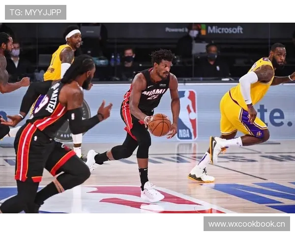 怀特挡拆拉开空间助攻提升球队关键时刻得分效率